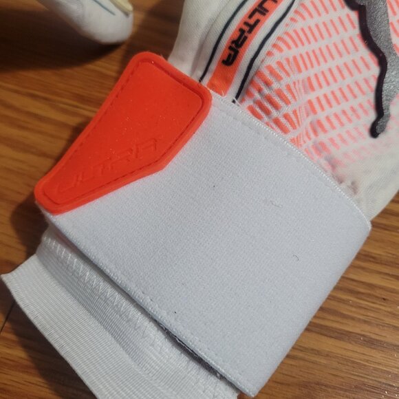 PUMA Football Soccer Ultra Ultimate Hybrid GoalKeeper Gloves White Red Black 7 8 - Picture 10 of 12